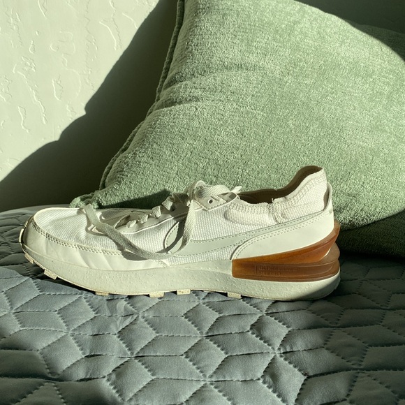 men’s nike shoe - Picture 3 of 7